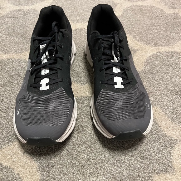 Men’s ON cloudrunner size 11 - Picture 2 of 4